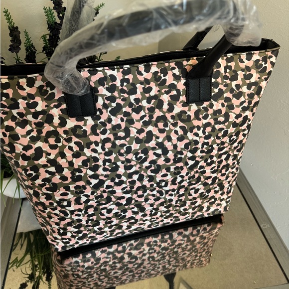 NWT Trina Turk leopard Print Tote with adjustable strap - Picture 5 of 6
